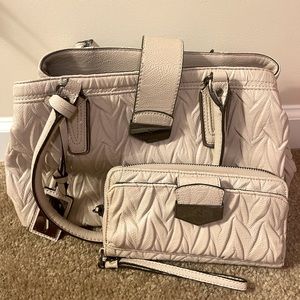 Simply Vera Vera Wang Bag and Matching Wristlet Wallet